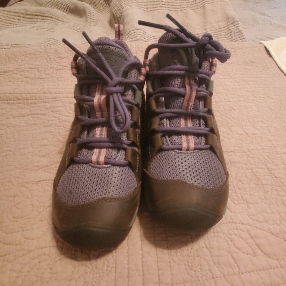 NEW Keen light hiker EU size 39/US 8.5